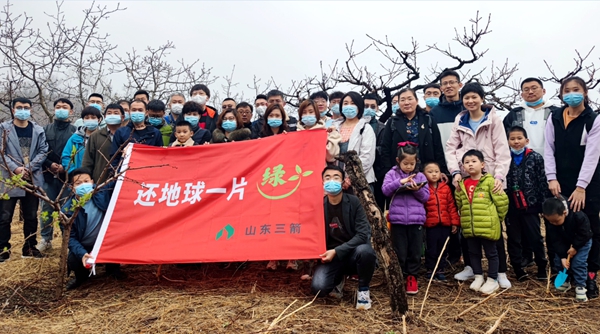 山东三箭集团各基层党支部开展公益植树活动